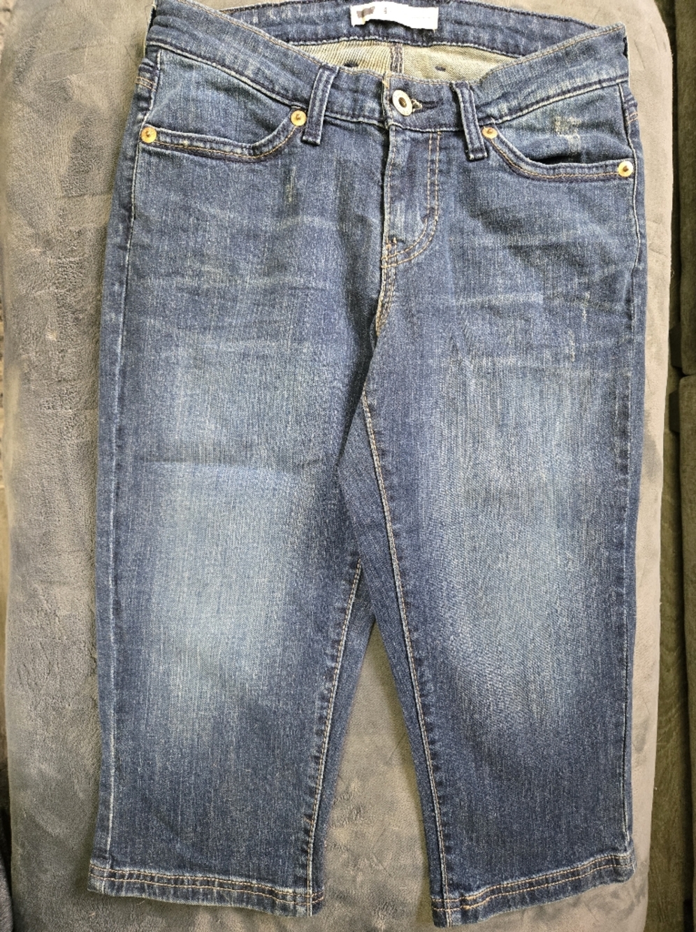 4 For $24 Levi's Classic Medium Blue Denim Crop Jeans Size 4 - Picture 3 of 4